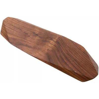 Knivmagnet i mørkt træ.