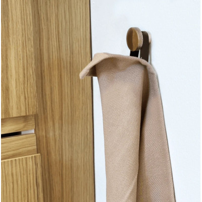 Skjalm P krog til viskestykker eller greb til skuffe i messing.