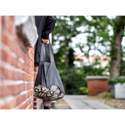 Indkøbsnet som kan foldes sammen og ikke fylder ret meget.