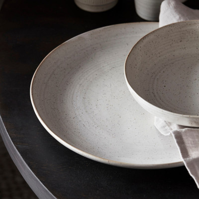 Hvid keramik tallerken fra House Doctor.