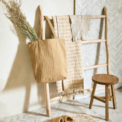 Indkøbsnet i kanvas med lange hanke og lukket lomme.