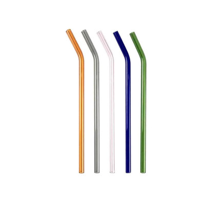 Farvet sugerør i glas.