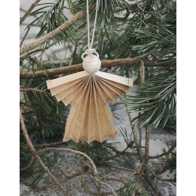 Engel foldet i papir fra House Doctor.