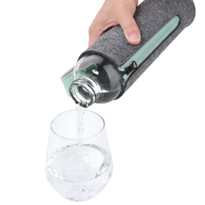 Vandflaske i glas med isolering.