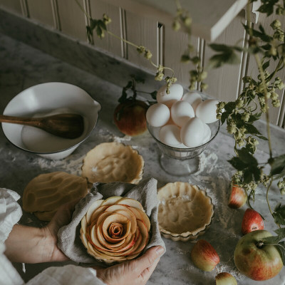 Glasskål med slibninger.