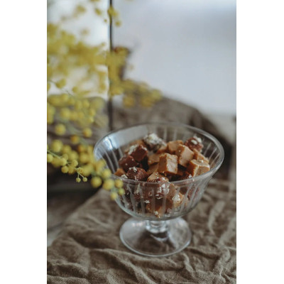 Glasskål med slibninger.