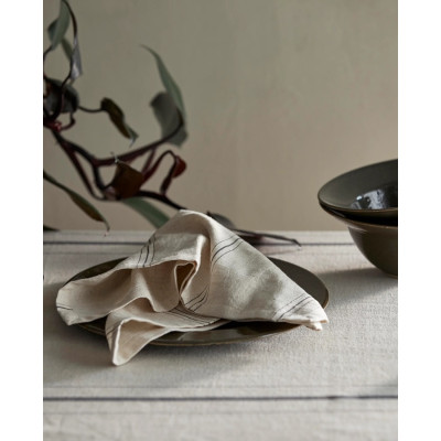 Mundserviet i naturfarvet stof med striber.