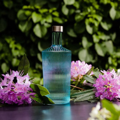 Paveau vandflaske i glas i den turkise farve Lucky.