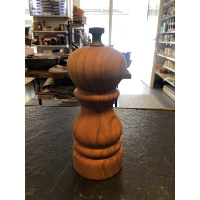 Lille peberkværn i oliven træ