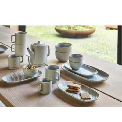 Tekande med sart lyseblå glasur.