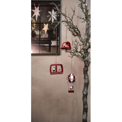 Julemand i bil som juletræspynt.