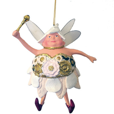 Håndlavet julepynt. Tyk engel med hvid kjole.