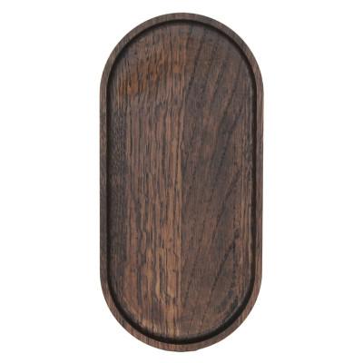 Lille bakke i mørkt træ.