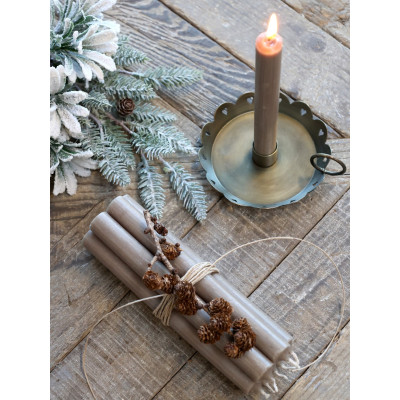 Hørfarvet stearinlys. Kronelys