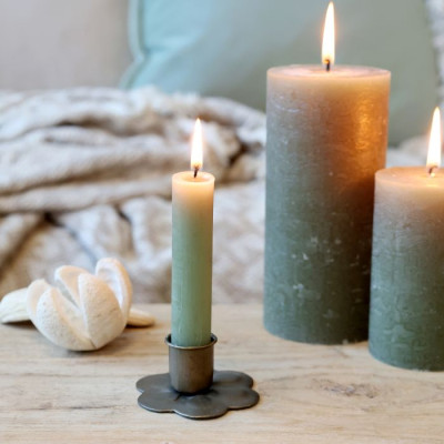 Olivengrønne bedelys. Kronelys