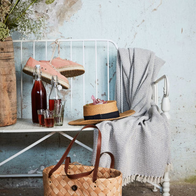 Glasflaske med patentlåg i flere størrelser.