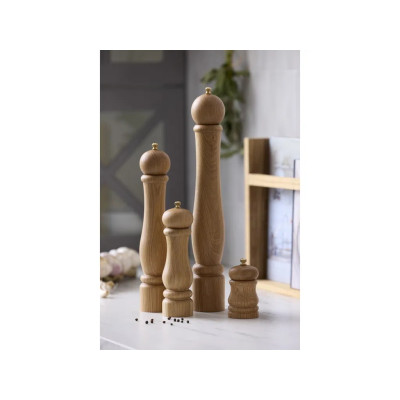 Peberkværn og saltkværn i smukt træ og flot design.